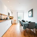 Designer 2br Flat Near Center & The Mosel River Apartman