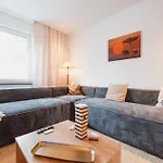 Designer 2br Flat Near Center & The Mosel River Apartman