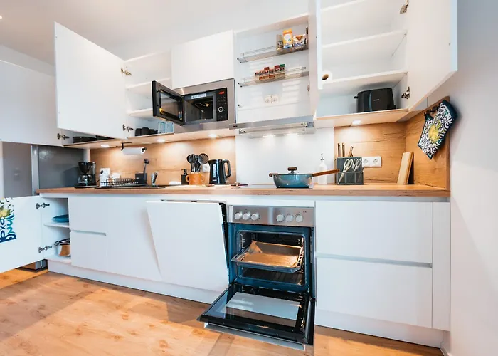 Designer 2br Flat Near Center & The Mosel River Daire *